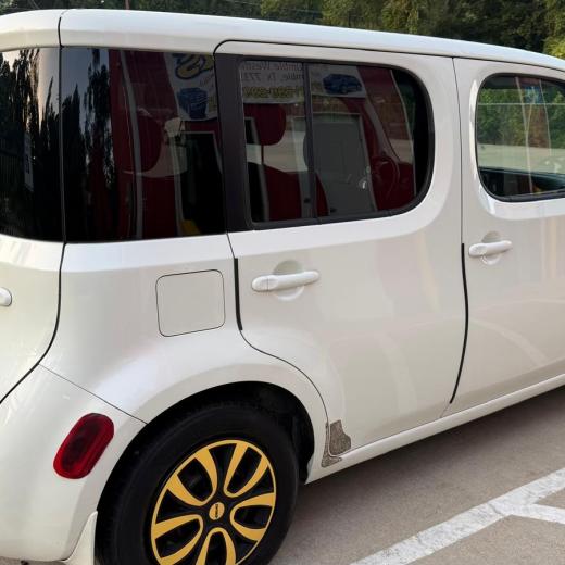 2011 NISSAN CUBE